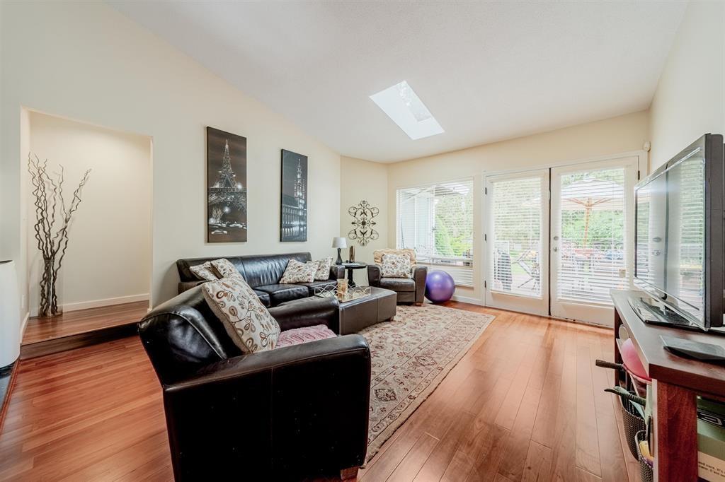 Photo 10 of 14636 18 Avenue, Surrey BC