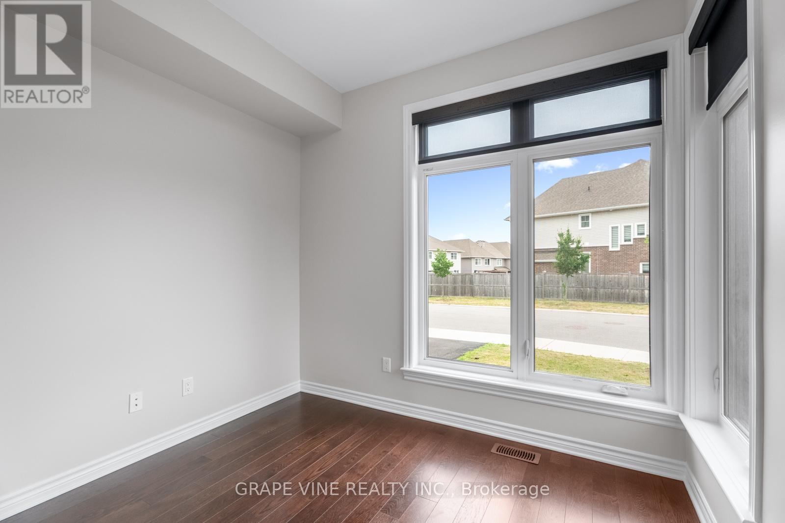 Photo 7 of 599 Cartographe Street, Ottawa ON