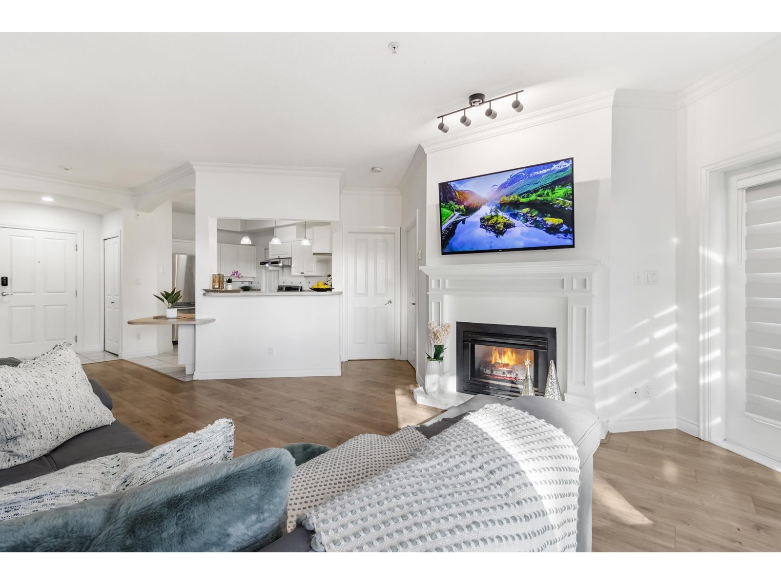 Photo 6 of 308 34101 Old Yale Road, Abbotsford BC