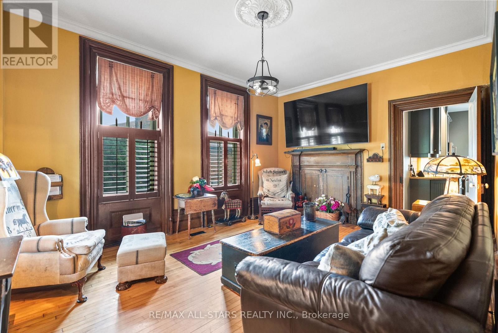Photo 10 of 122 Brock Street E, Uxbridge ON