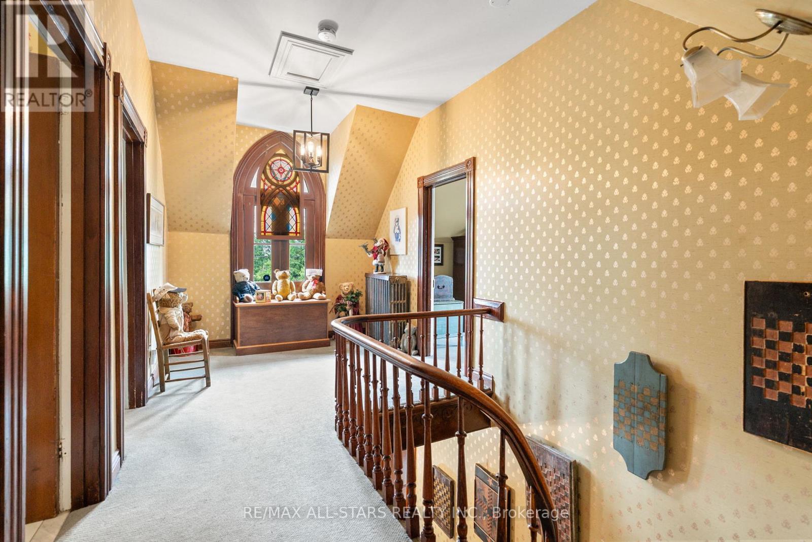 Photo 13 of 122 Brock Street E, Uxbridge ON