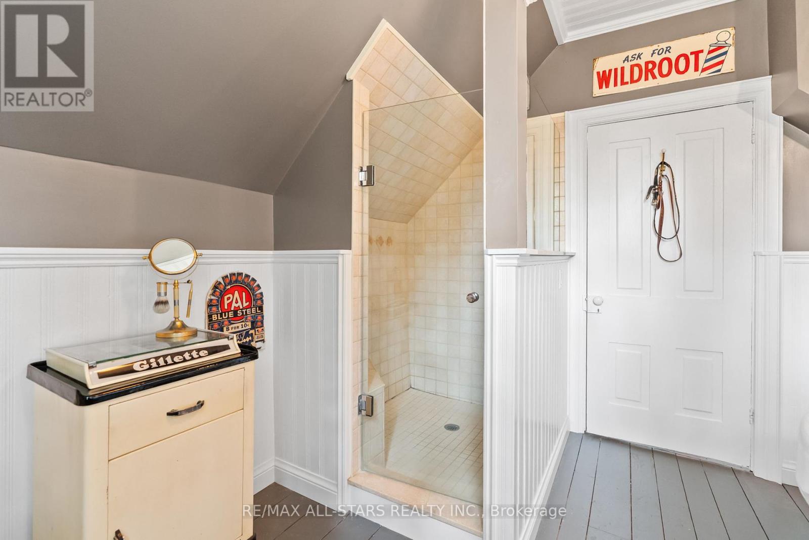 Photo 1 of 122 Brock Street E, Uxbridge ON