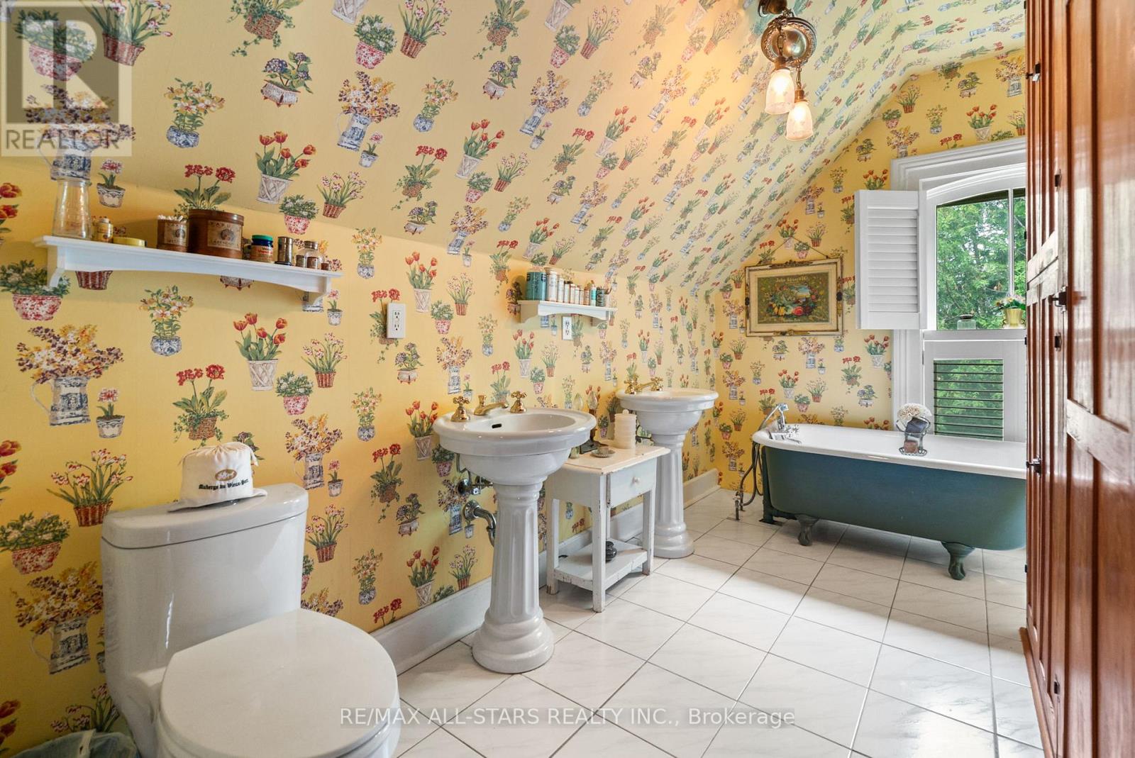 Photo 18 of 122 Brock Street E, Uxbridge ON