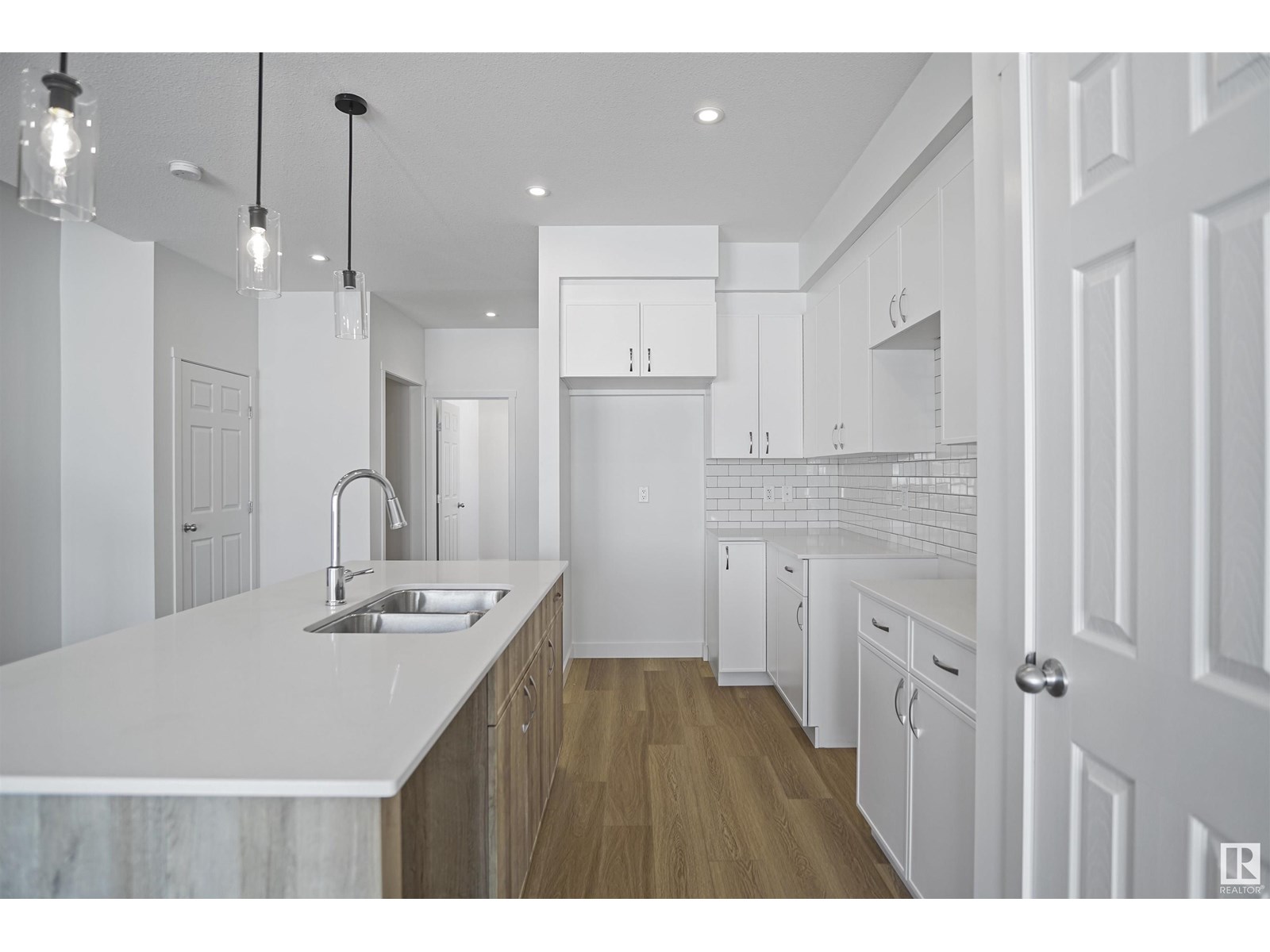 Photo 8 of 17920 70 St Nw, Edmonton AB