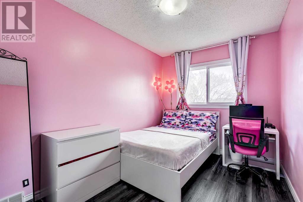 Single Family House for Sale in   Street NE Temple Calgary 