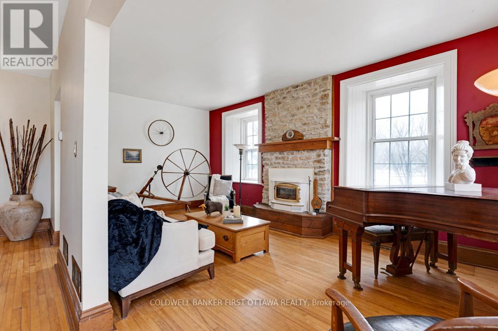 Photo 6 of 28 South Street, Drummond North Elmsley ON