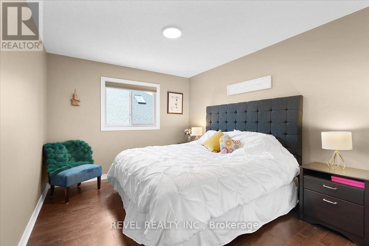 Photo 14 of 17 Michaela Crescent, Pelham ON