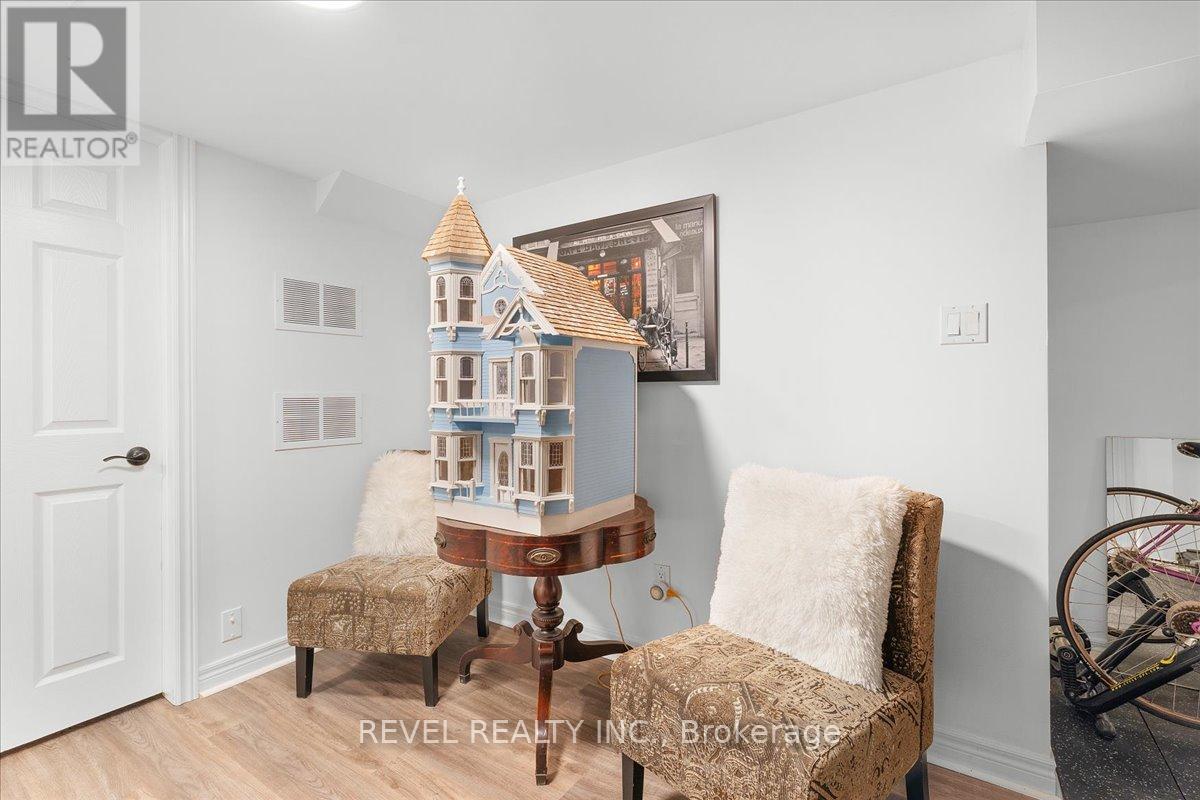 Photo 5 of 17 Michaela Crescent, Pelham ON