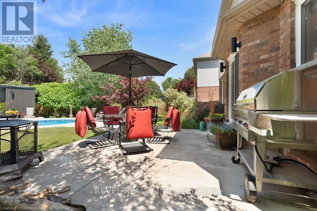 Photo 11 of 17 Michaela Crescent, Pelham ON