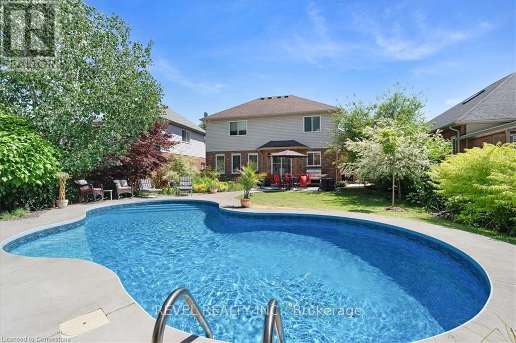 Photo 15 of 17 Michaela Crescent, Pelham ON
