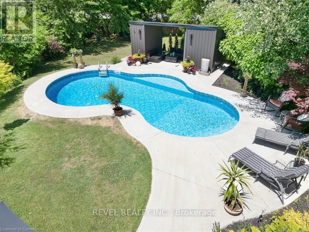 Photo 43 of 17 Michaela Crescent, Pelham ON