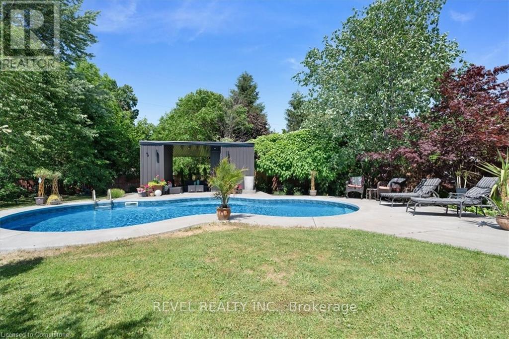 Photo 20 of 17 Michaela Crescent, Pelham ON