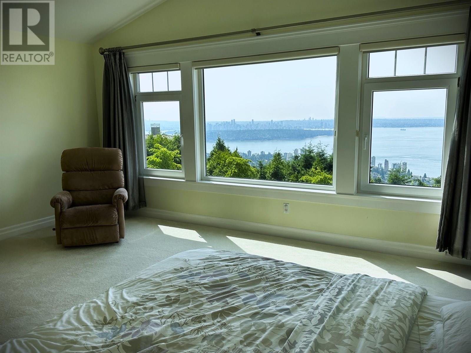 Photo 2 of 2358 Constantine Place, West Vancouver BC
