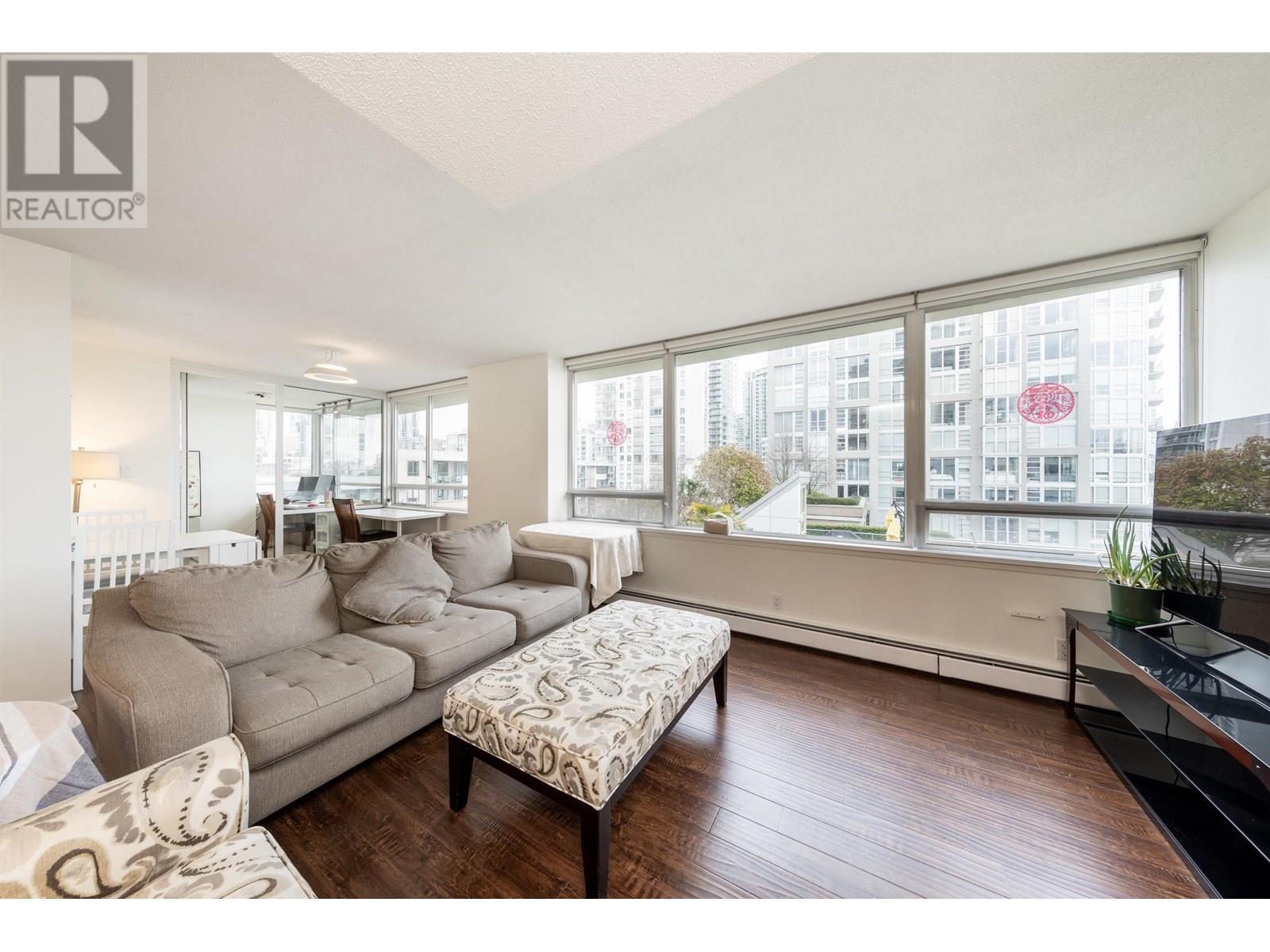 Photo 11 of 907 1288 Marinaside Crescent, Vancouver BC