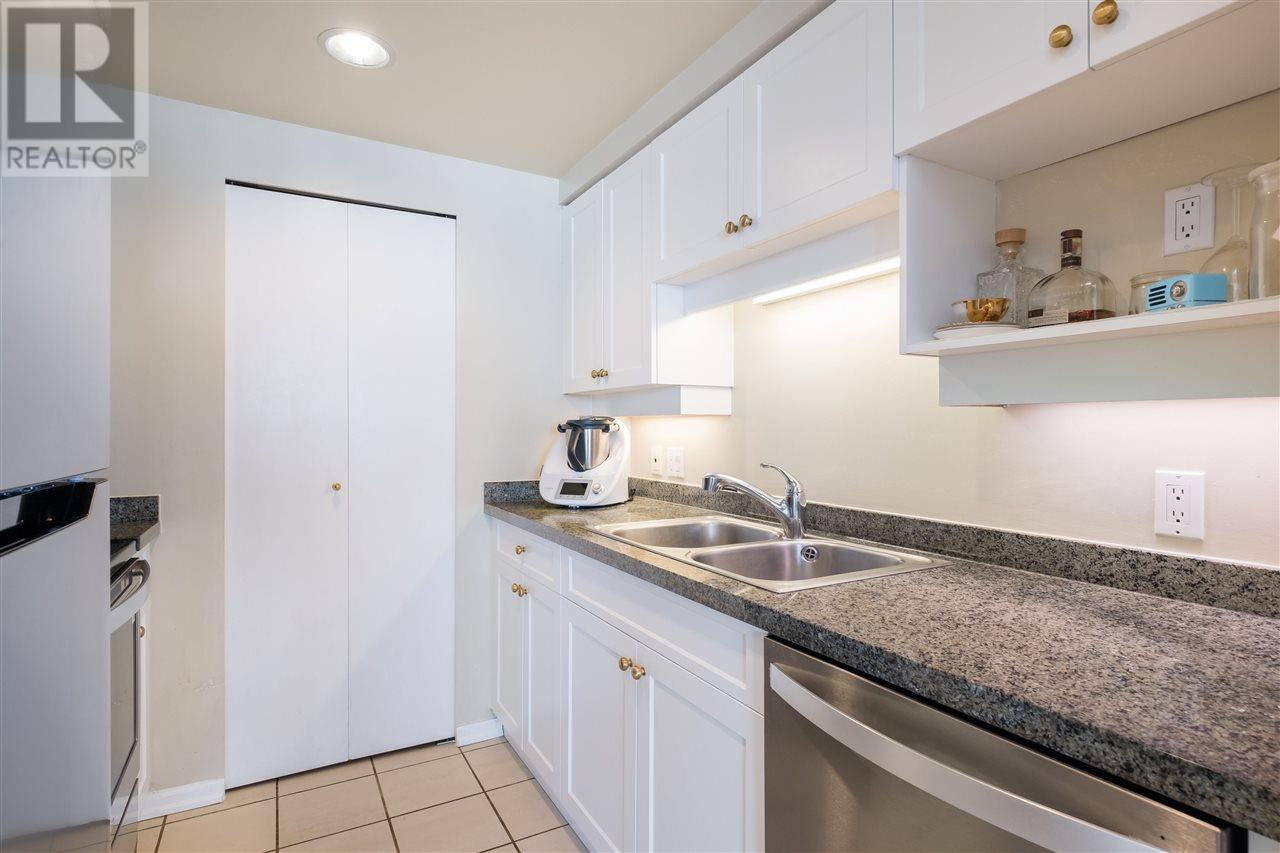 Photo 14 of 907 1288 Marinaside Crescent, Vancouver BC
