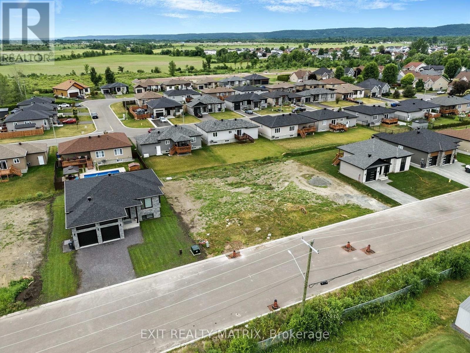 Photo 3 of 720 West Street, Hawkesbury ON