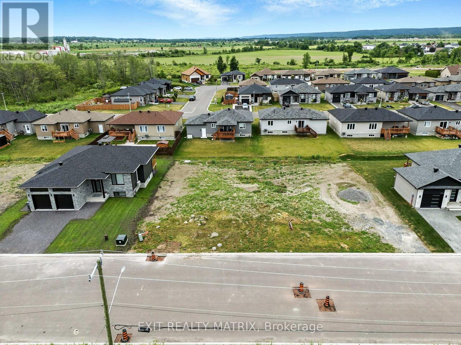 Photo 2 of 720 West Street, Hawkesbury ON