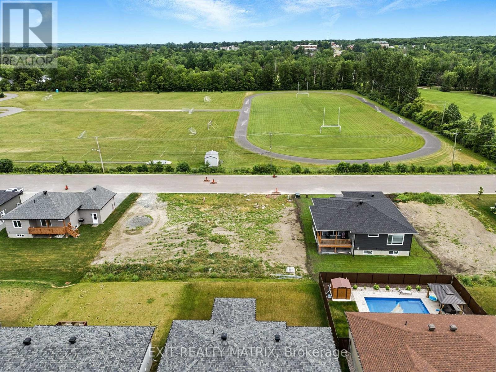 Photo 6 of 720 West Street, Hawkesbury ON