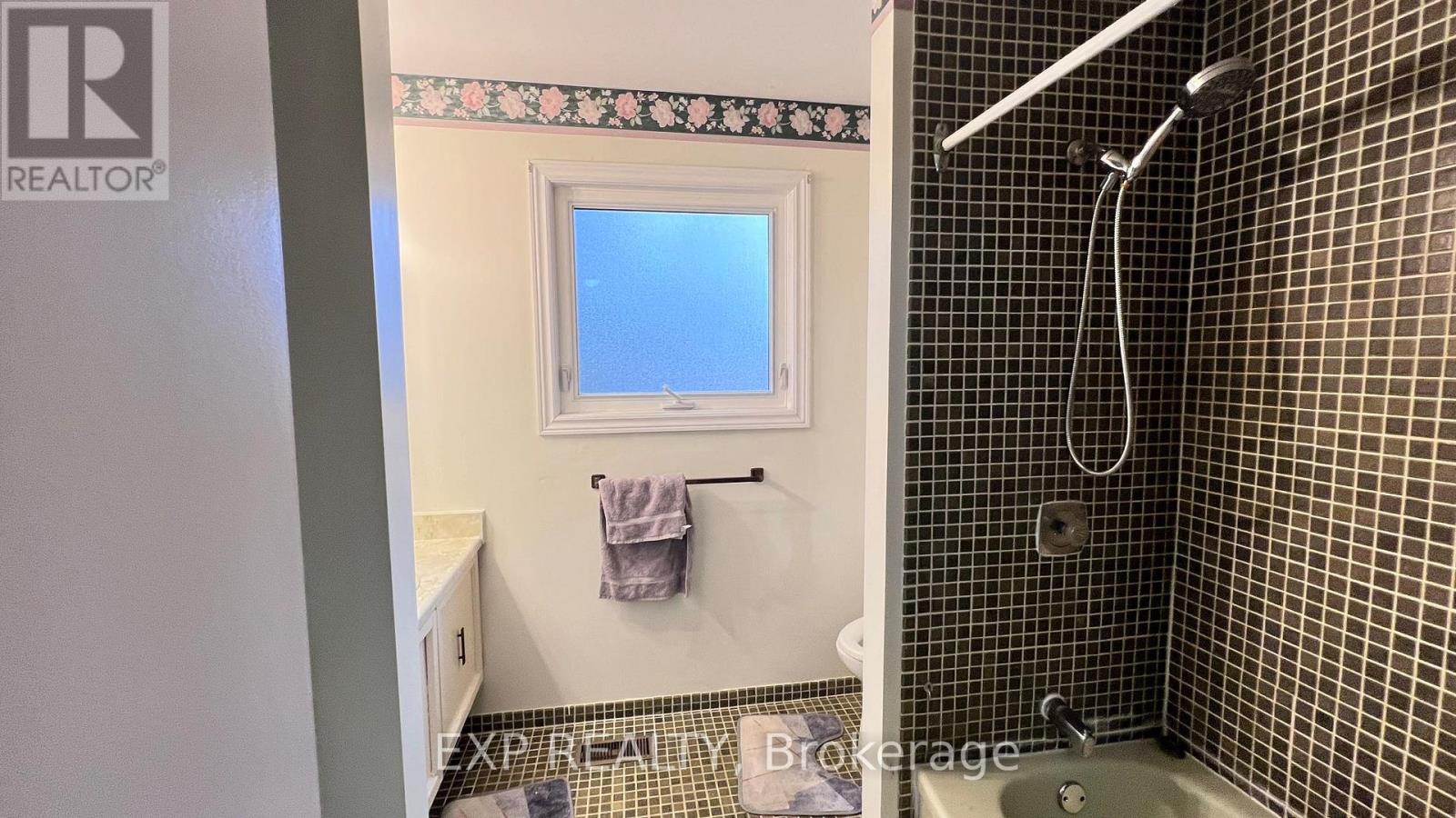 Photo 12 of 960 Cahill Drive, Ottawa ON