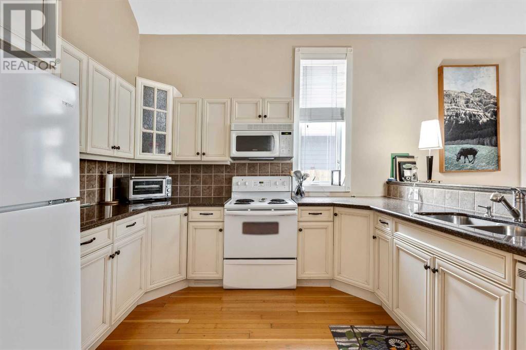 Single Family House for Sale in  Bow Crescent NW Bowness Calgary 