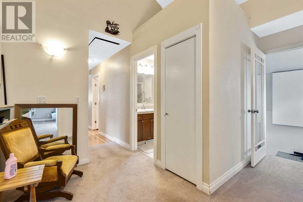 Single Family House for Sale in  Bow Crescent NW Bowness Calgary 