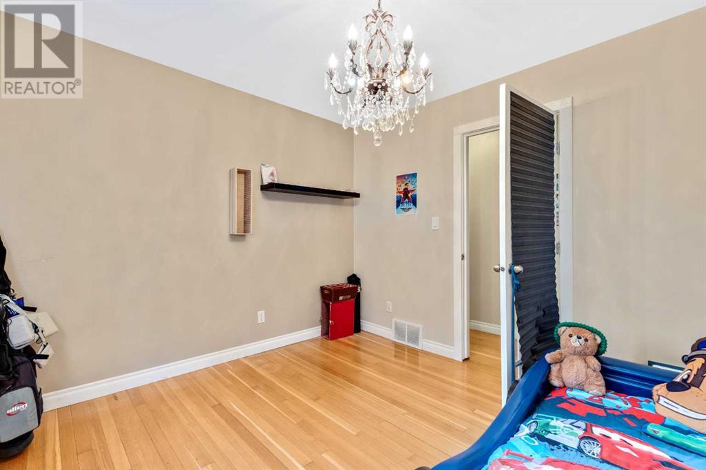 Single Family House for Sale in  Bow Crescent NW Bowness Calgary 