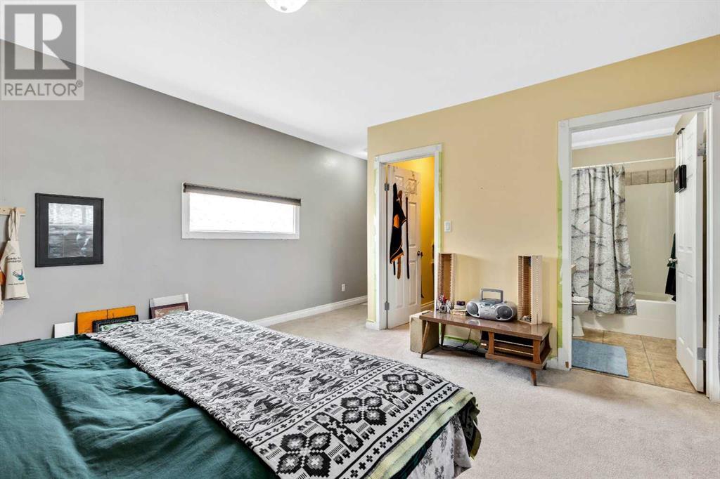 Single Family House for Sale in  Bow Crescent NW Bowness Calgary 