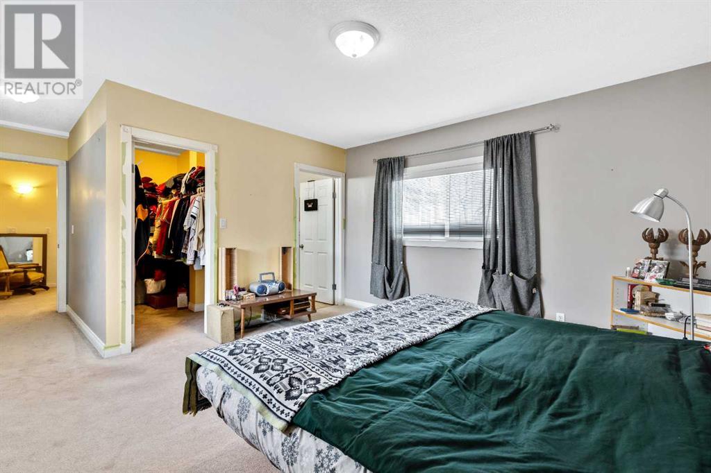 Single Family House for Sale in  Bow Crescent NW Bowness Calgary 