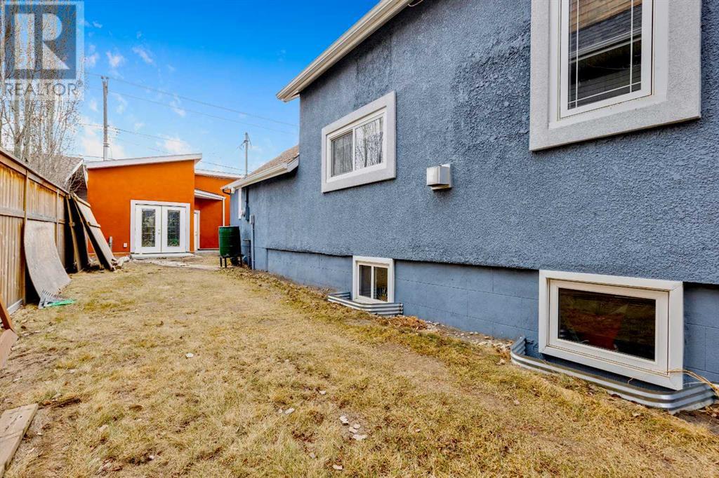 Single Family House for Sale in  Bow Crescent NW Bowness Calgary 