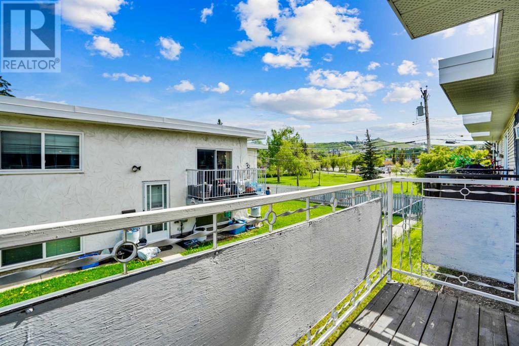Single Family House for Sale in D   Street NW Bowness Calgary 