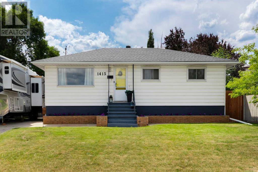 Single Family House Bungalow for Sale in  Russell Road NE Renfrew Calgary 