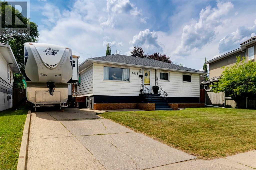 Single Family House Bungalow for Sale in  Russell Road NE Renfrew Calgary 