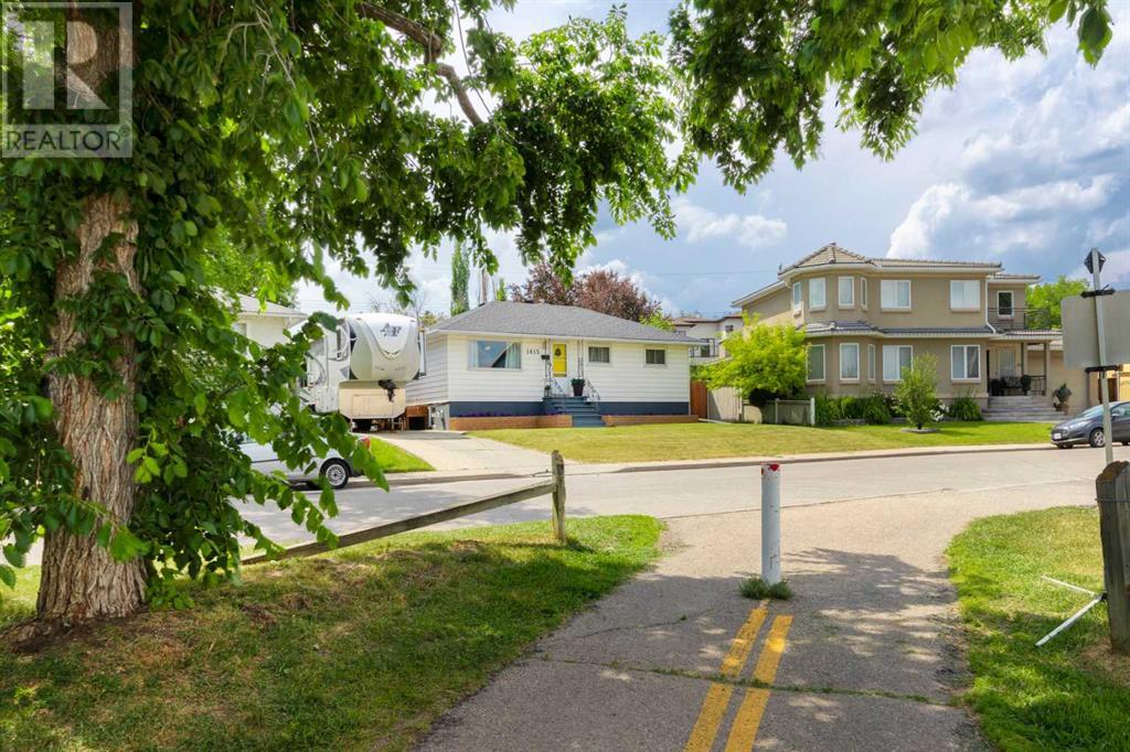 Single Family House Bungalow for Sale in  Russell Road NE Renfrew Calgary 