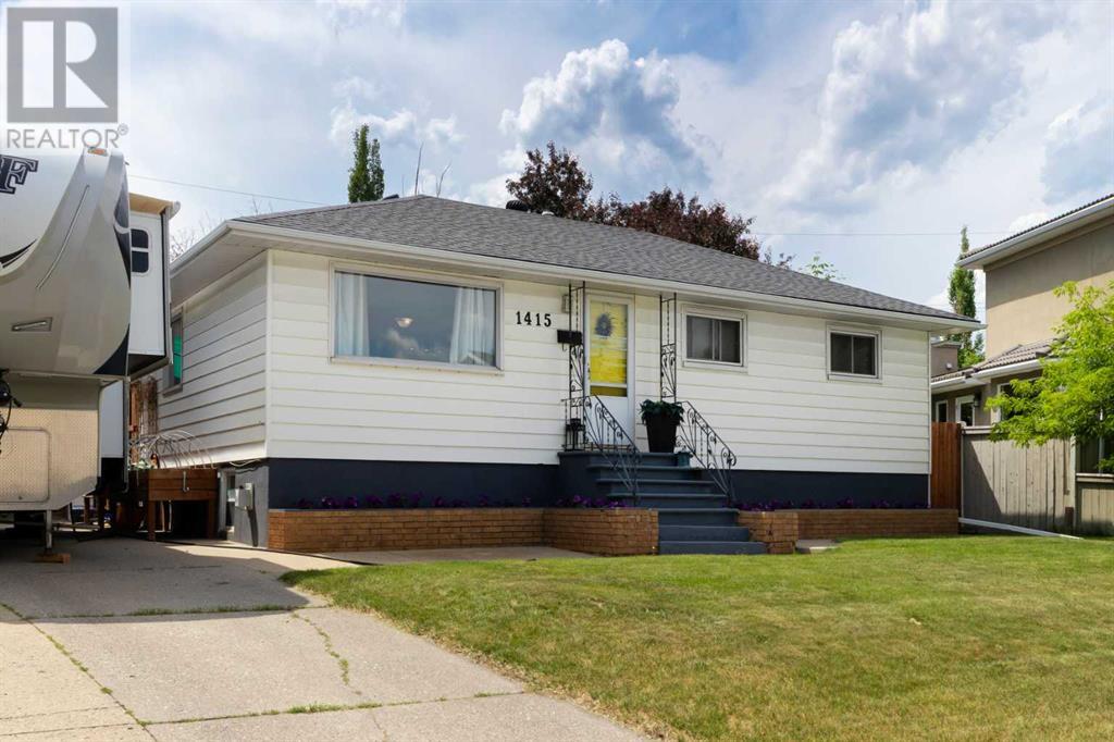 Single Family House Bungalow for Sale in  Russell Road NE Renfrew Calgary 
