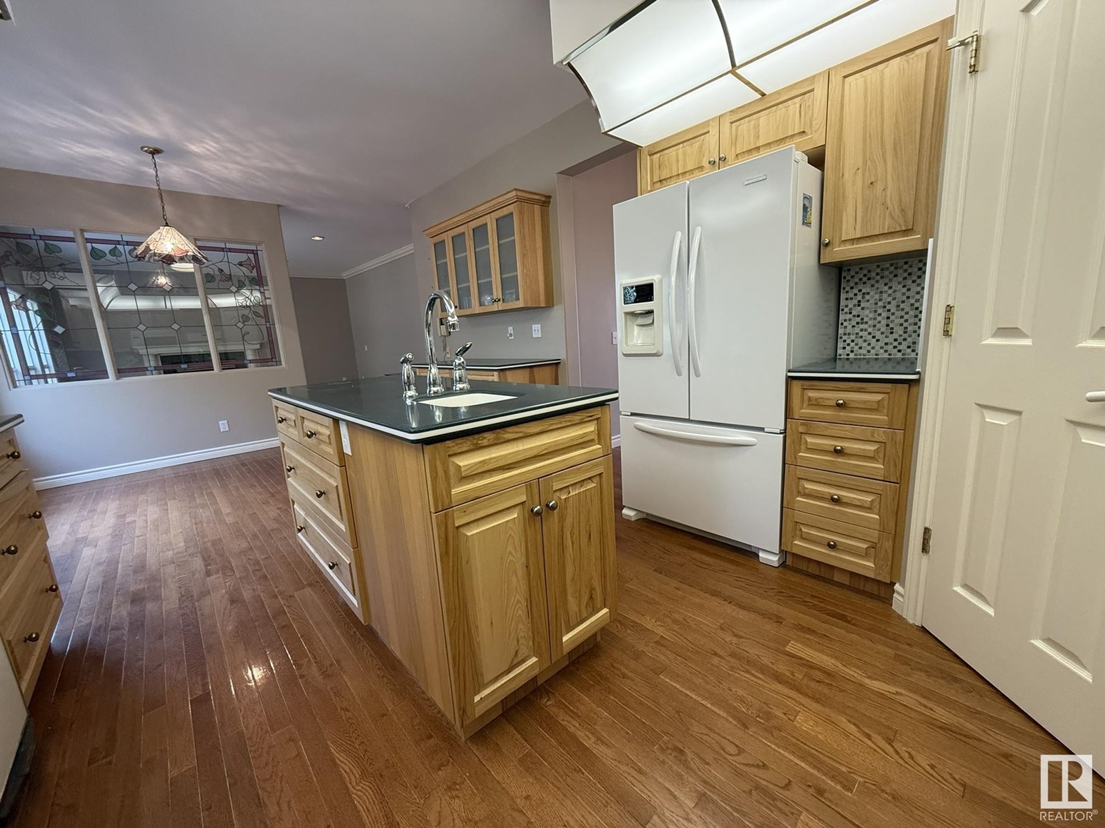 Photo 16 of 520 Twin Brooks Ba Nw, Edmonton AB
