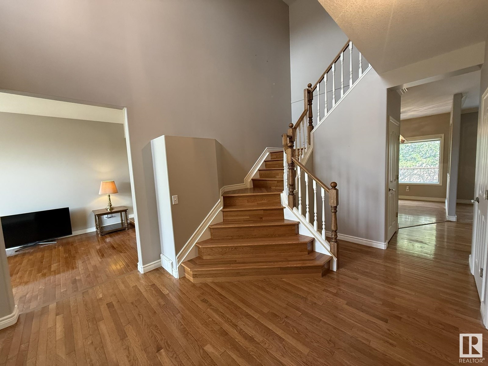 Photo 3 of 520 Twin Brooks Ba Nw, Edmonton AB