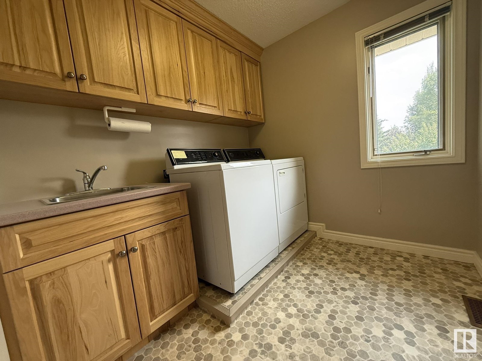 Photo 41 of 520 Twin Brooks Ba Nw, Edmonton AB