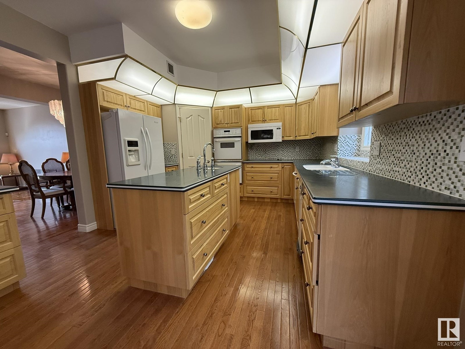 Photo 14 of 520 Twin Brooks Ba Nw, Edmonton AB