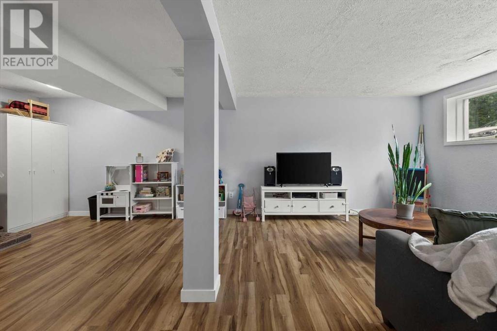 Single Family House Bi-level for Sale in  Cedar Ridge Drive SW Cedarbrae Calgary 