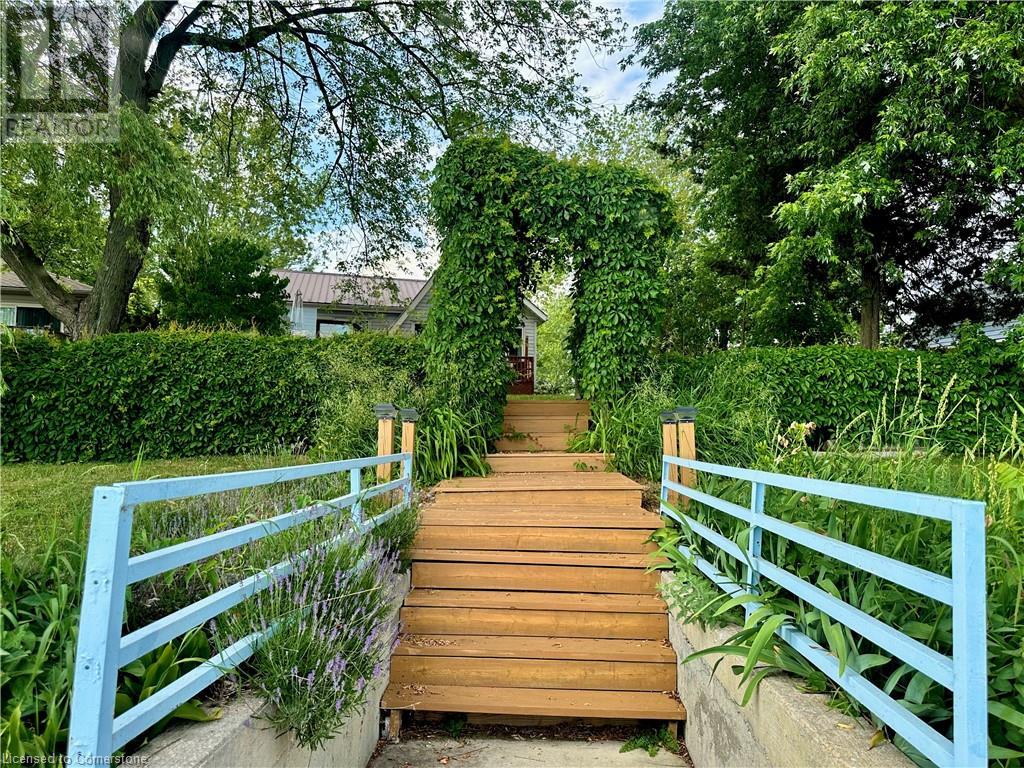 Photo 10 of 2592 Lakeshore Road, Dunnville ON