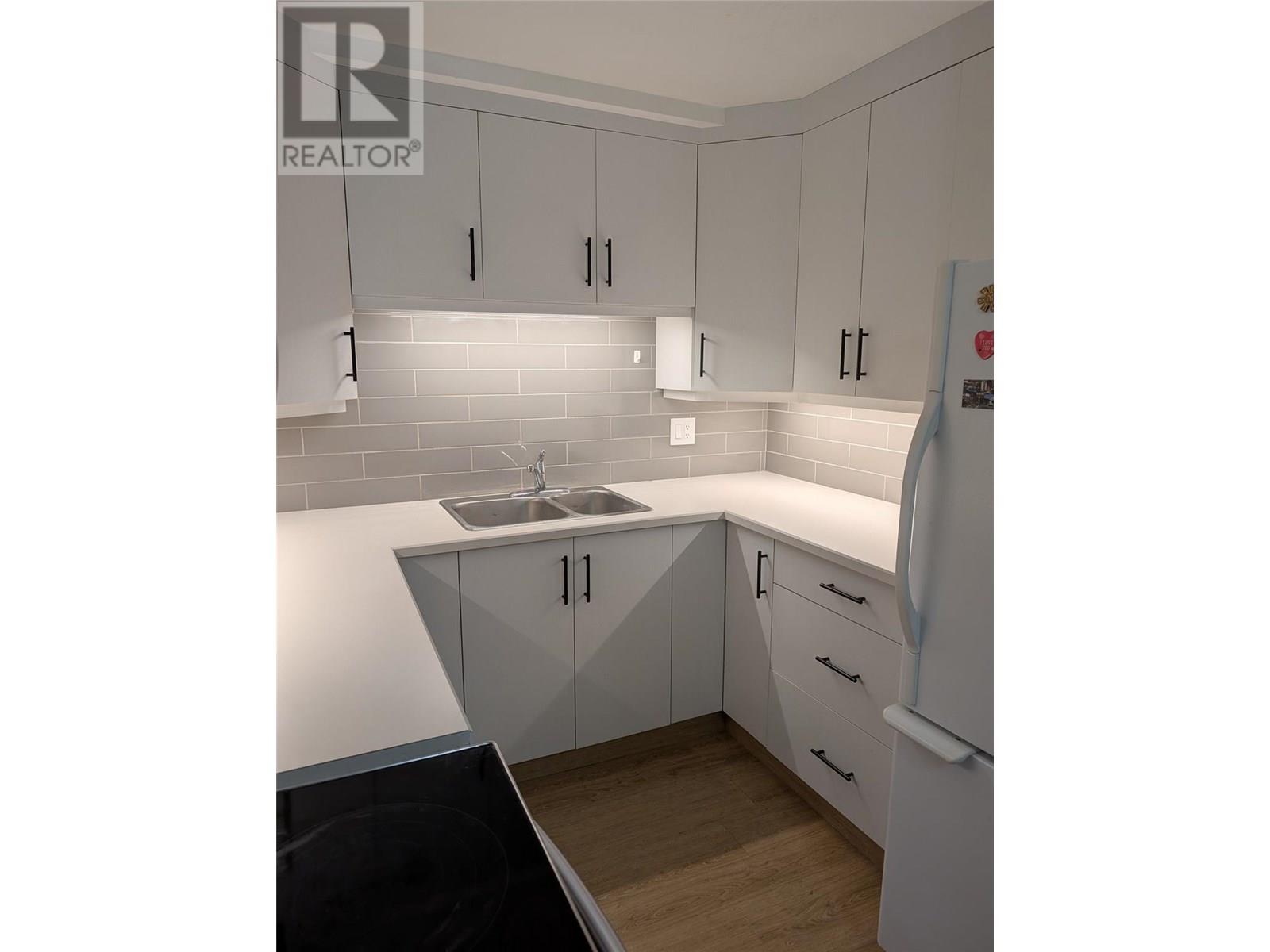 203 993 KLO Road, Kelowna