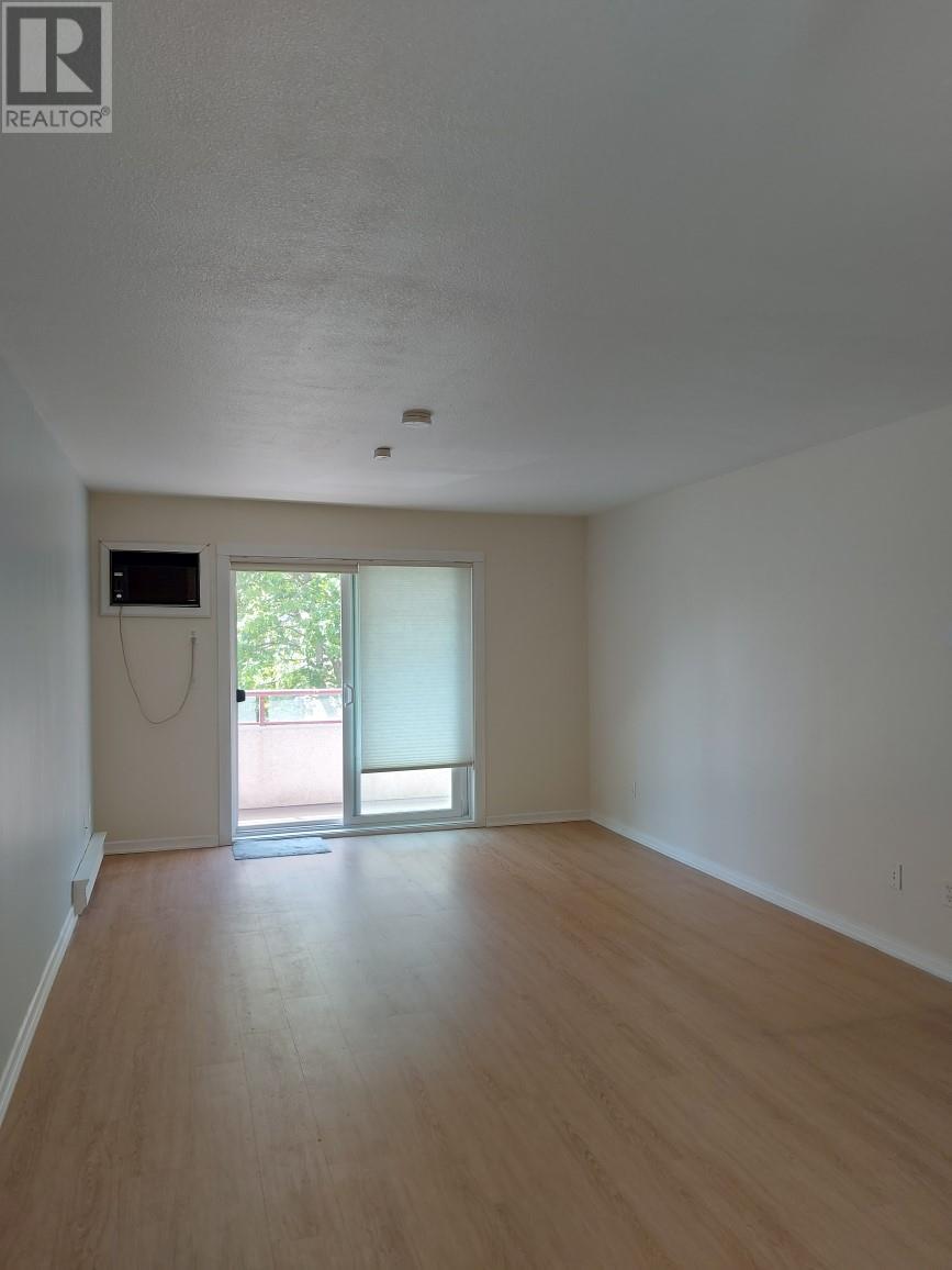 203 993 KLO Road, Kelowna