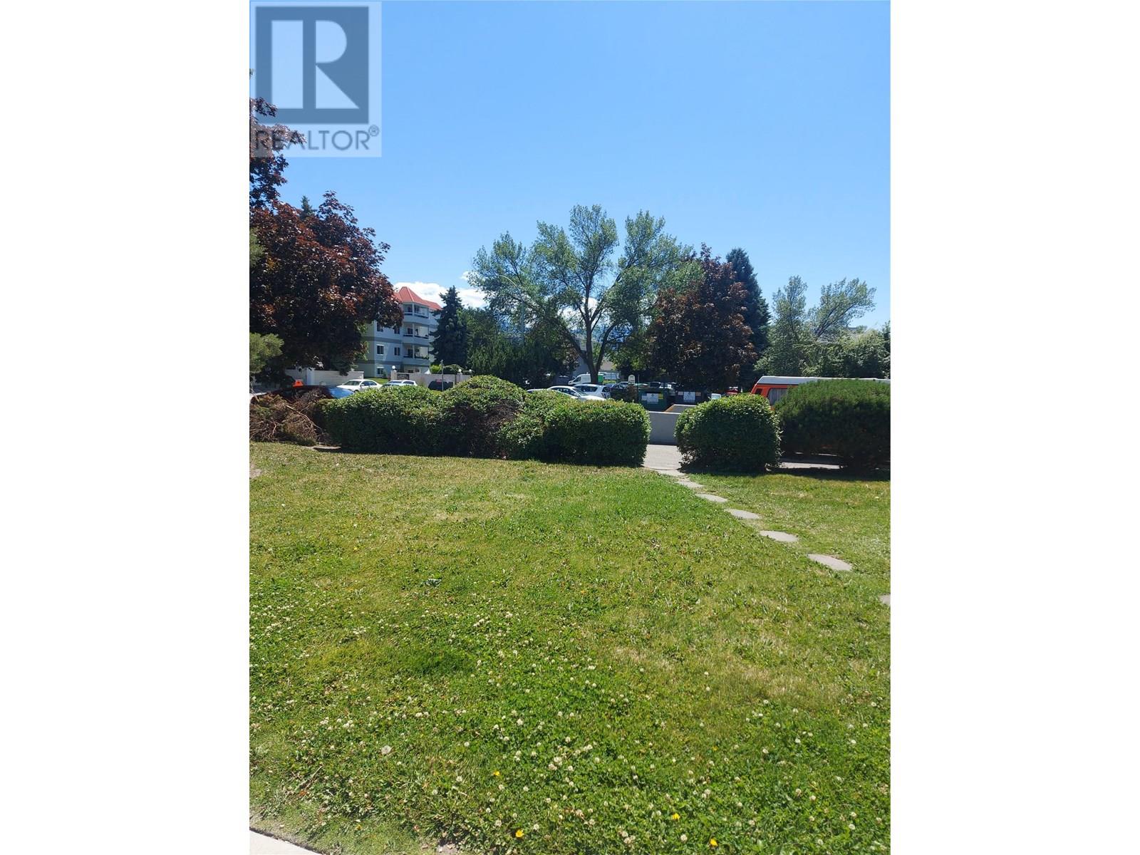 203 993 KLO Road, Kelowna