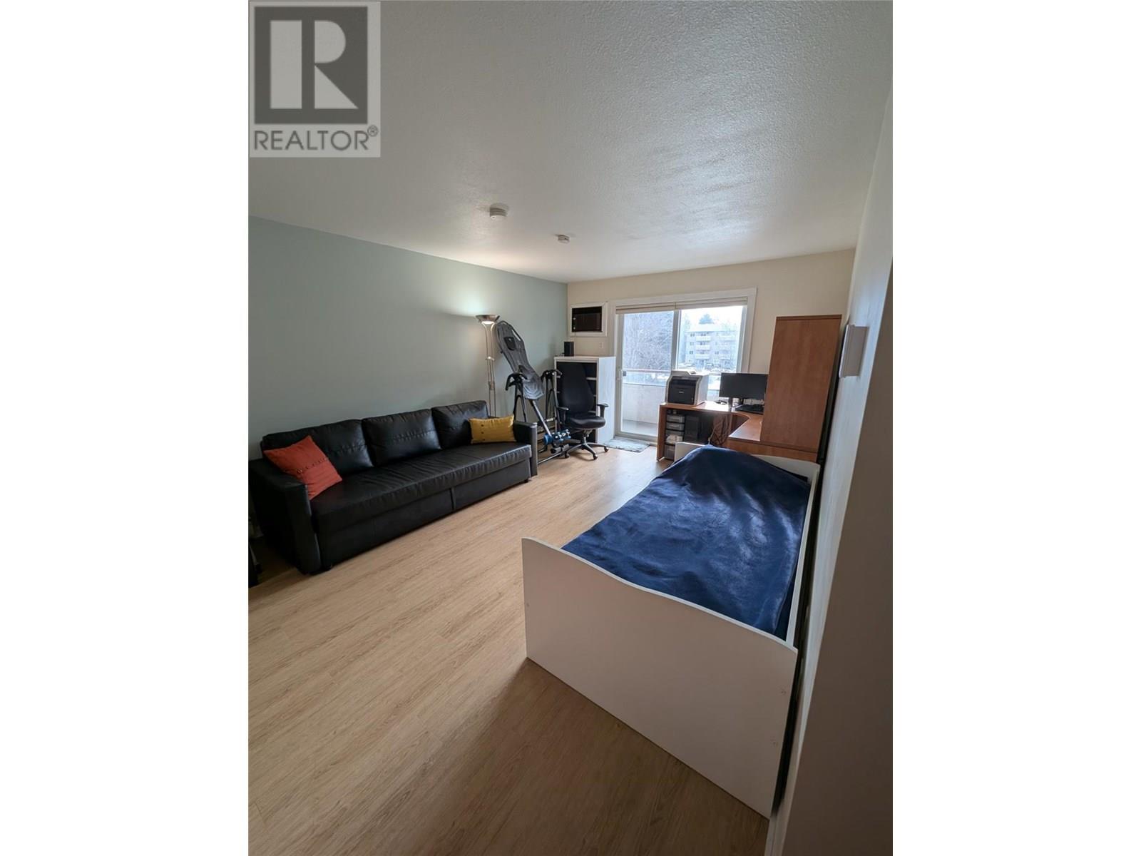 203 993 KLO Road, Kelowna