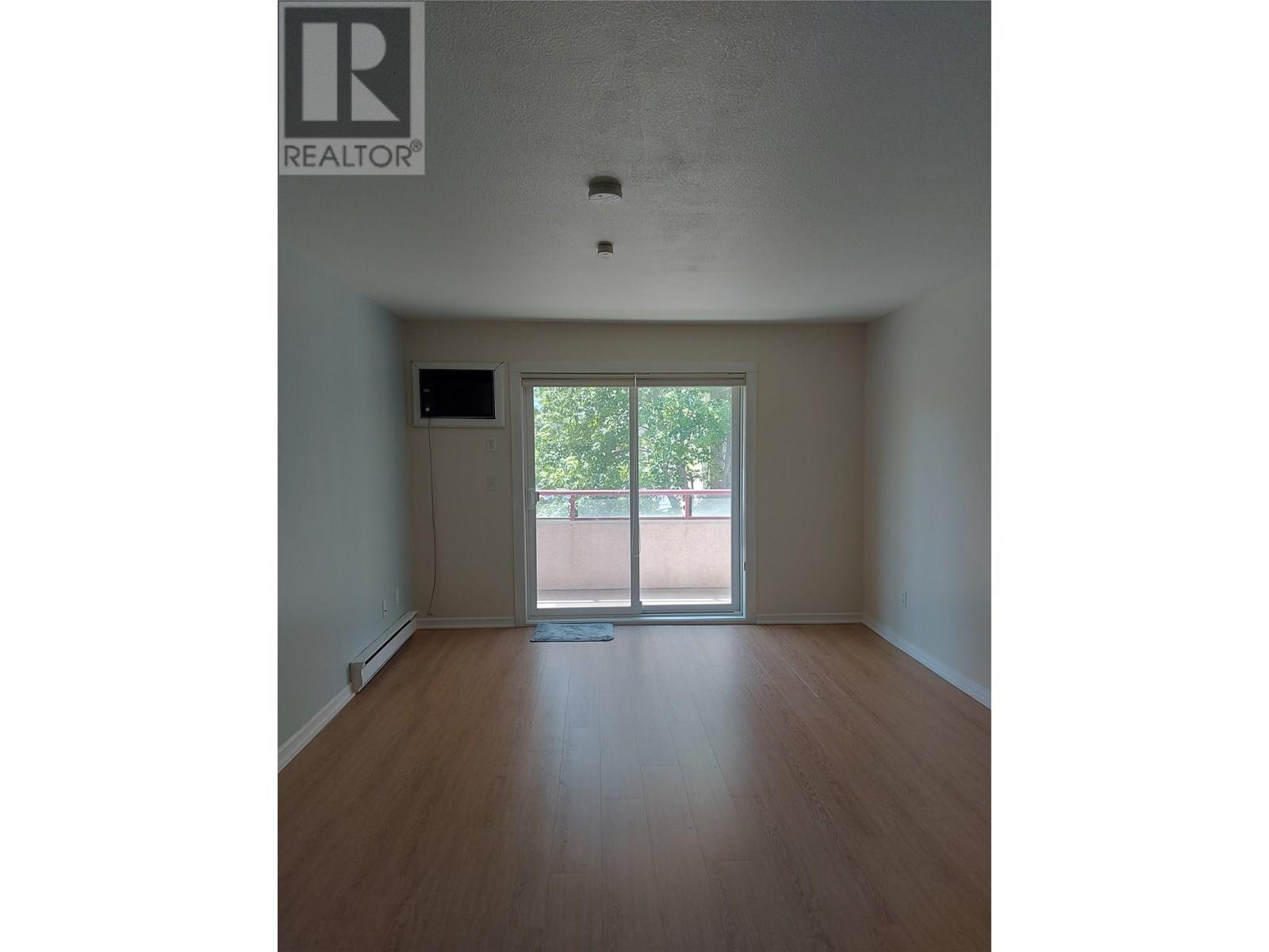 203 993 KLO Road, Kelowna