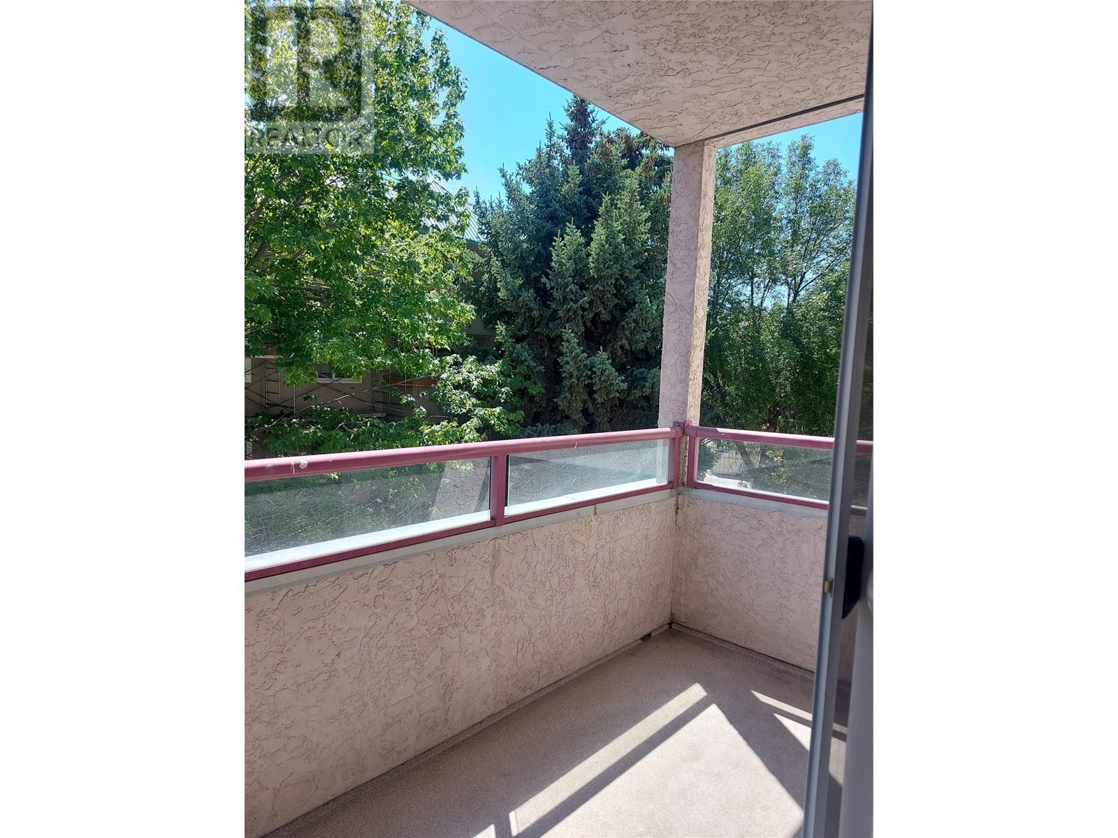 203 993 KLO Road, Kelowna