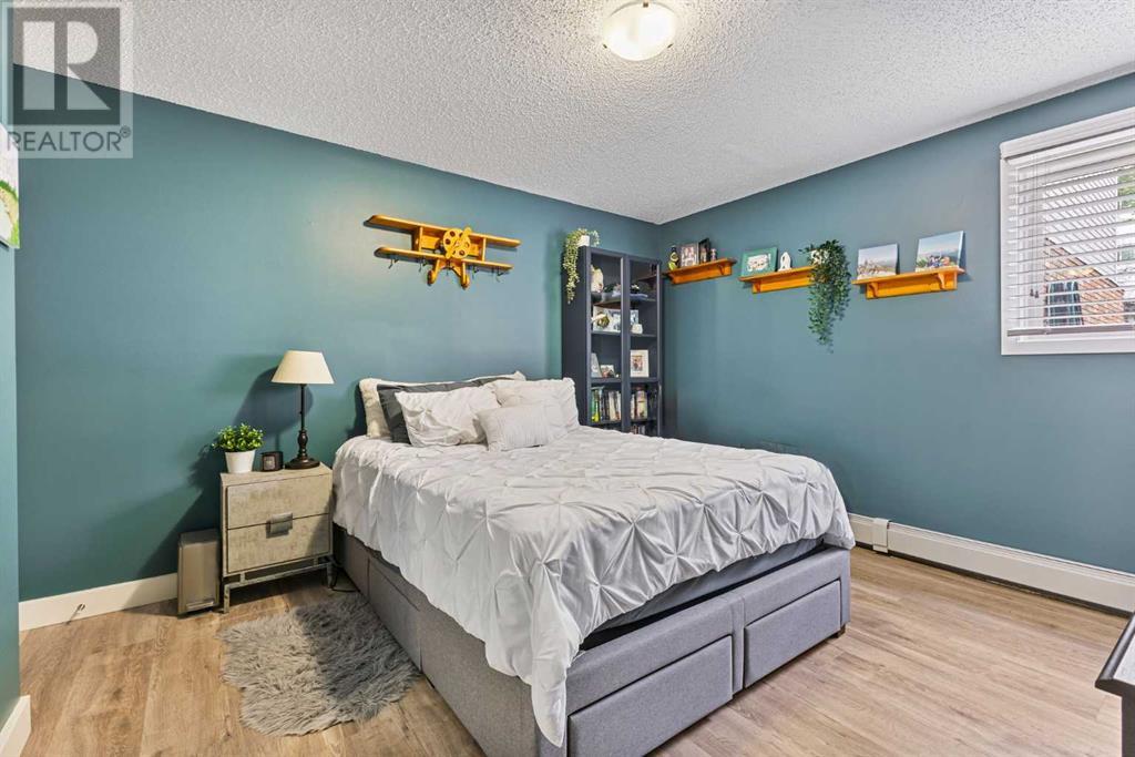 Single Family House for Sale in    Avenue SW Cliff Bungalow Calgary 