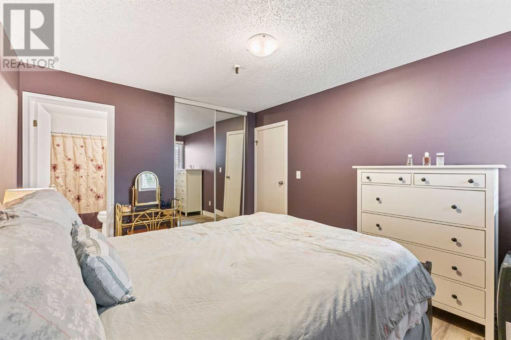 Single Family House for Sale in    Avenue SW Cliff Bungalow Calgary 