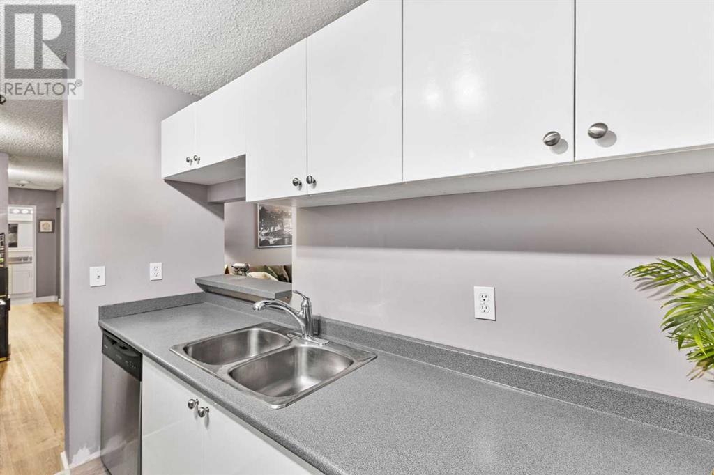 Single Family House for Sale in    Avenue SW Cliff Bungalow Calgary 