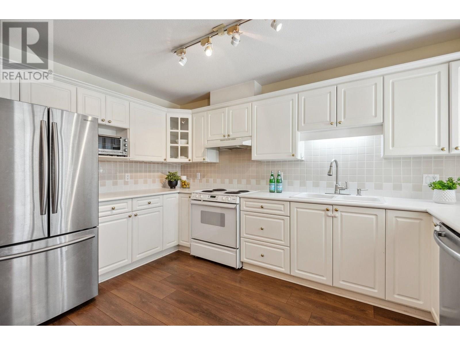 Photo 3 of 216 5735 Hampton Place, Vancouver BC